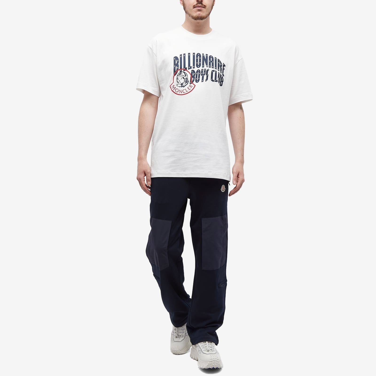 【国内発送・関税込】MONCLER ロゴパッチスウェットパンツ 国内発送・関税込】MONCLER ロゴパッチスウェットパンツ