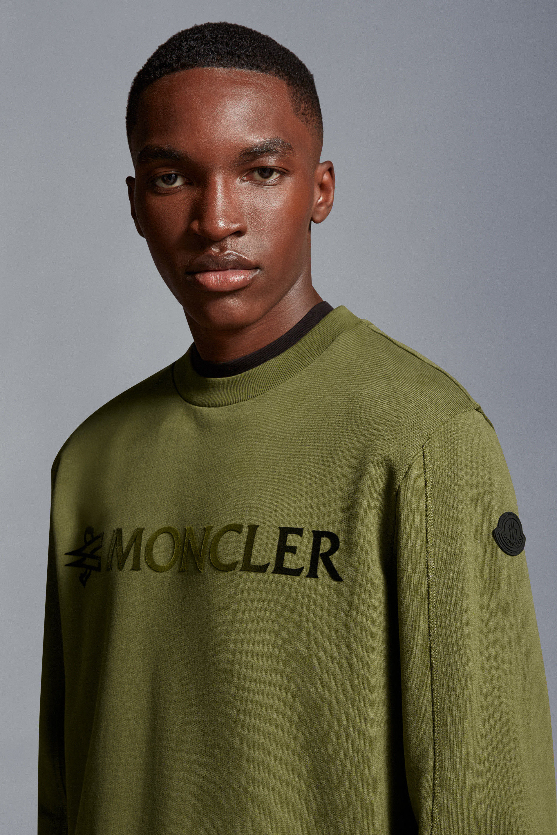 【MONCLER】スウェットシャツ コットン 長袖 ロゴ クルーネック MONCLER】スウェットシャツ コットン ロゴ 長袖 クルーネック