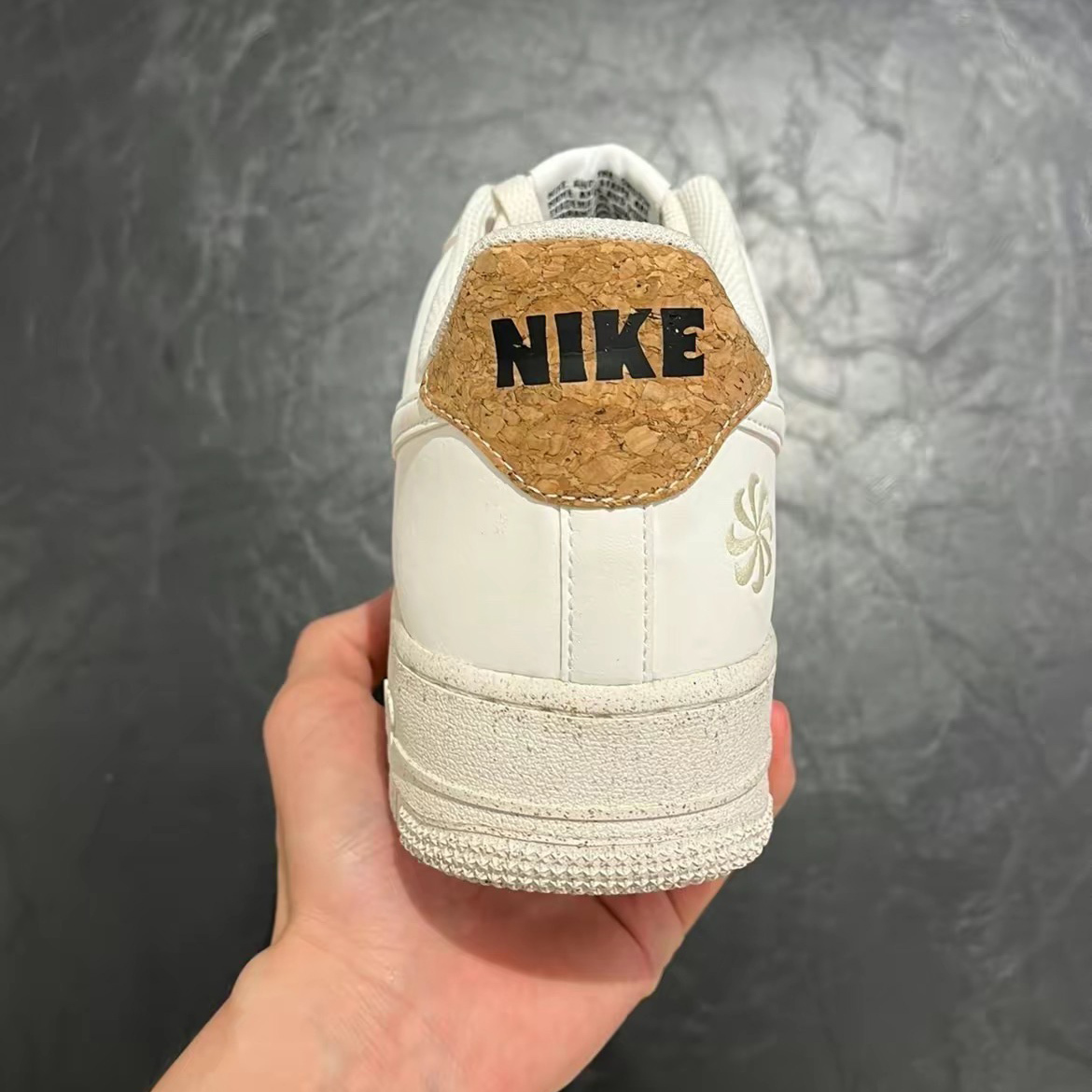 ★ナイキ★追跡有/送料関税込 Nike Air Force 1 '07 LV8 ☆ナイキ☆送料関税込 Air Force 1 Low 07 LV8 正規品 追跡可