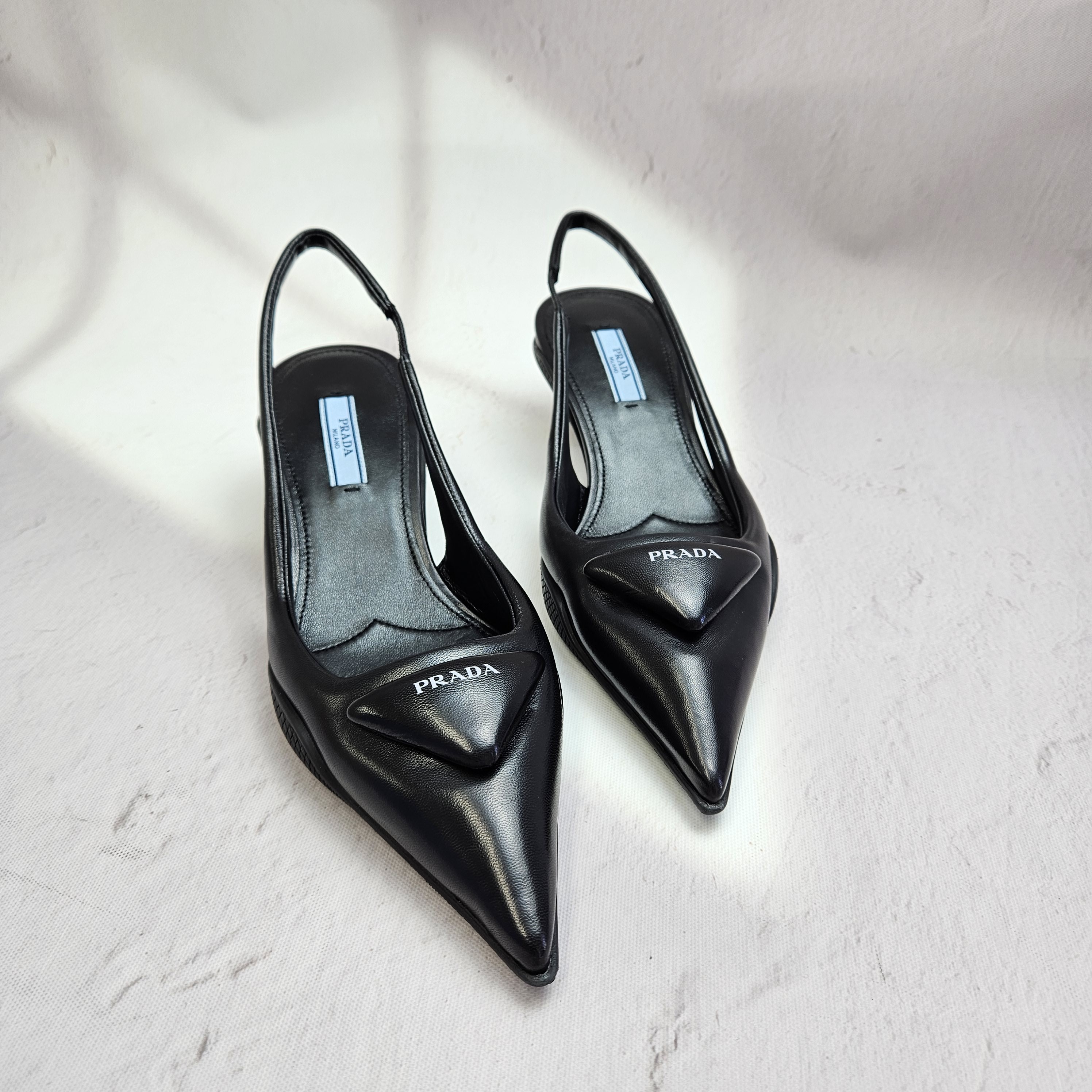 ☆韓国の人気☆【PRADA】☆レザー スリングバック パンプス