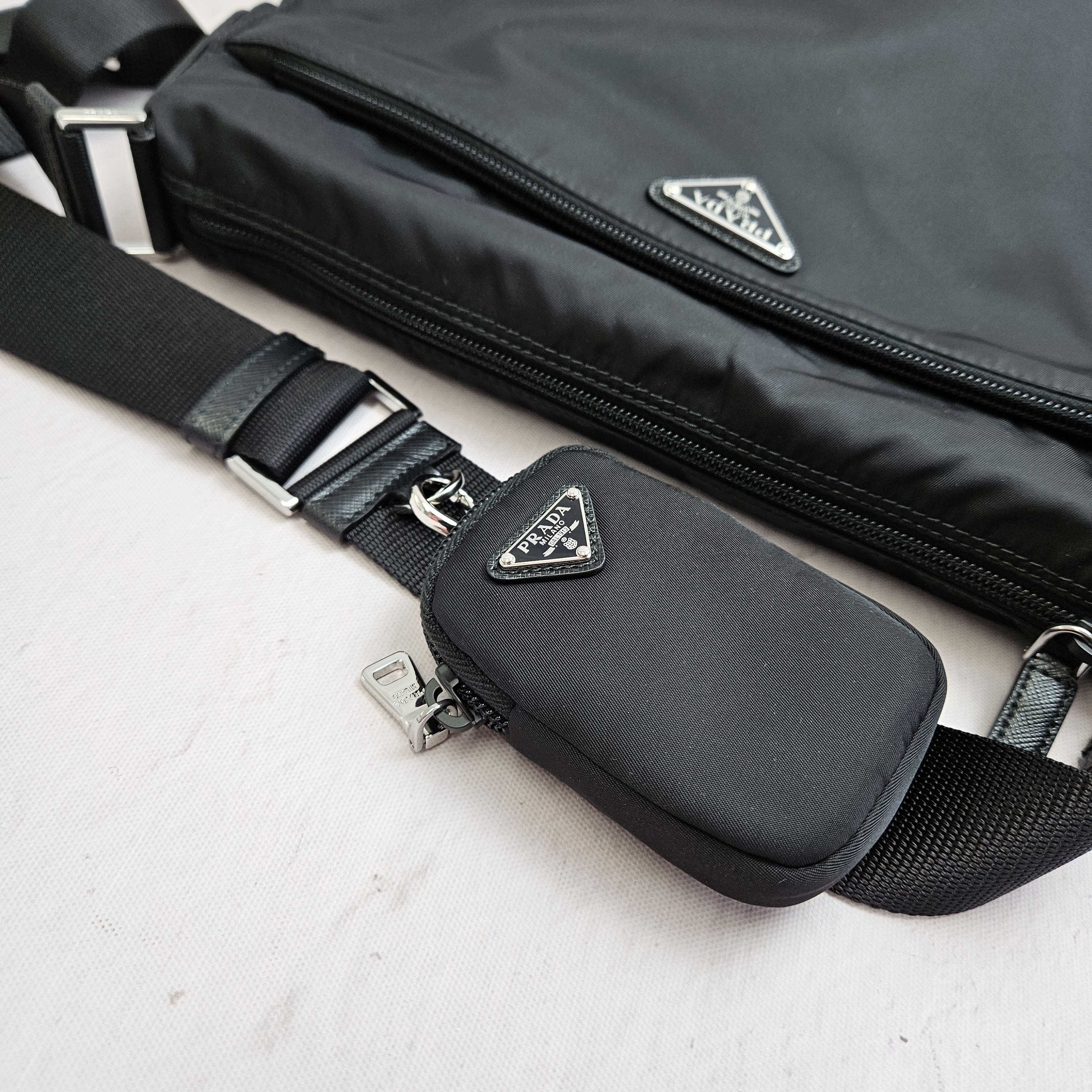 ☆人気☆【PRADA】☆RE-NYLON 三角ロゴ ショルダーバック☆