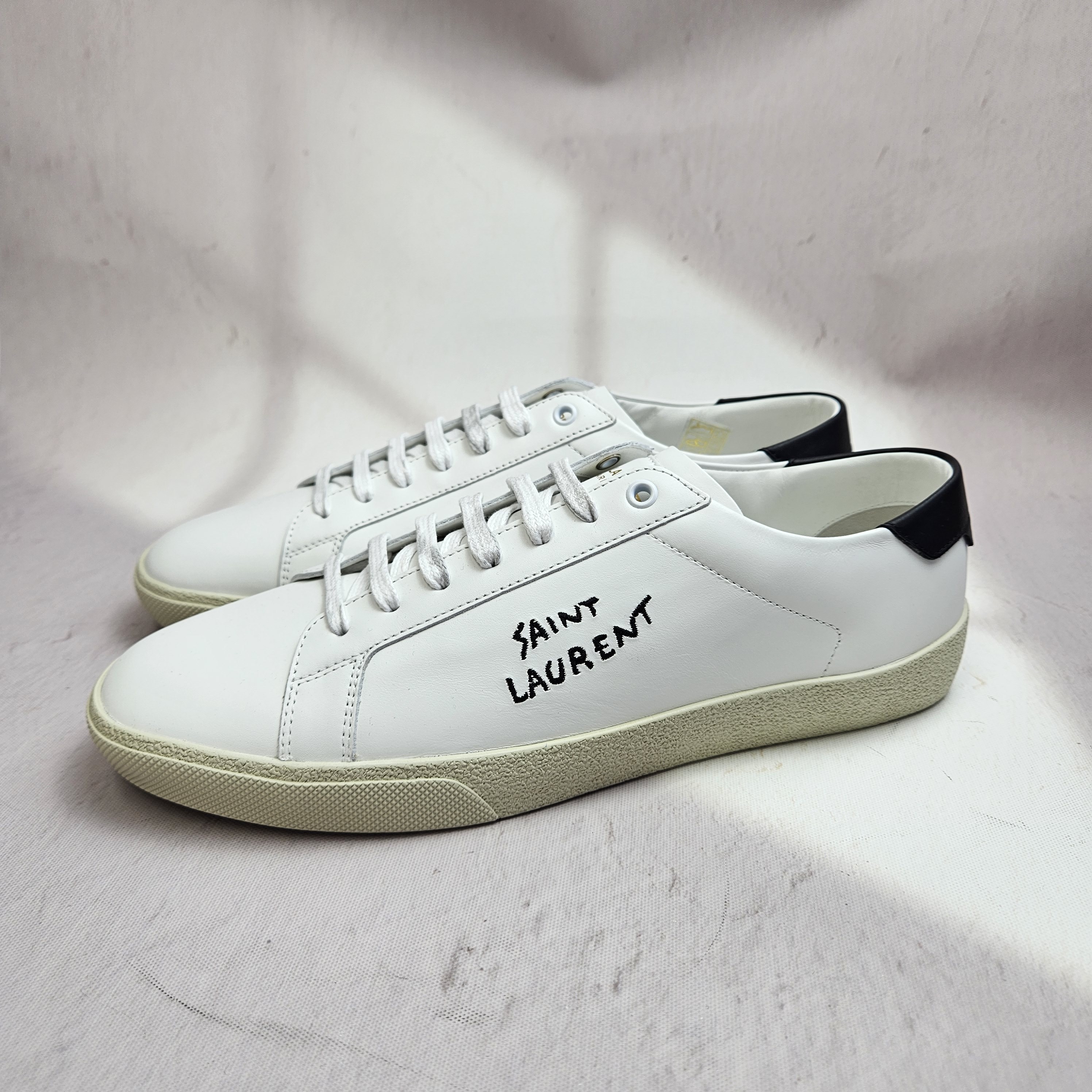 ★韓国の人気★【SAINT LAURENT】★Court Classic スニーカ.ー★ ☆韓国の人気☆【SAINT LAURENT】☆Court Classic スニーカ.ー