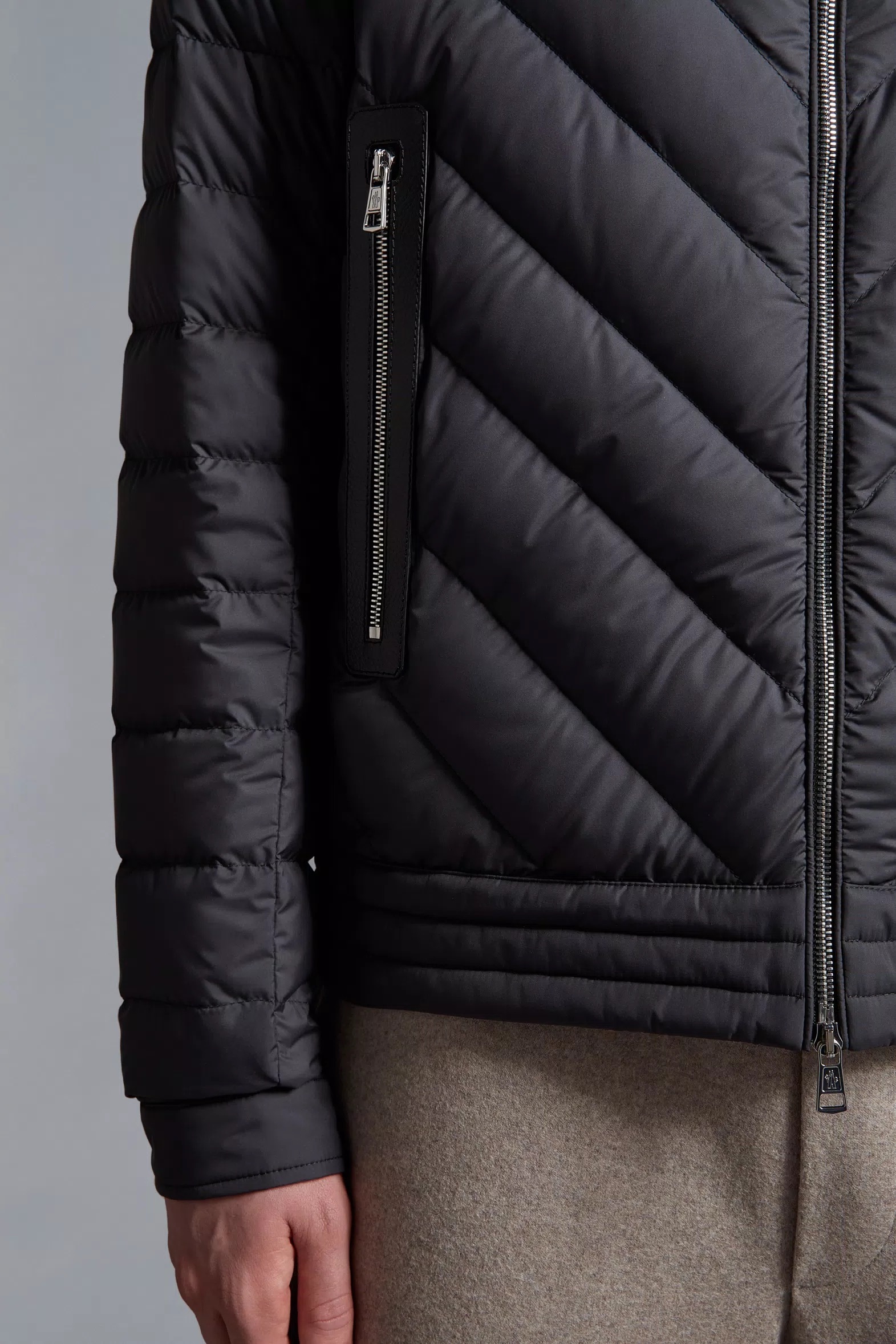 【MONCLER】タジュナ ショート ダウン ジャケット MONCLER】タジュナ ショート ダウン ジャケット アウター