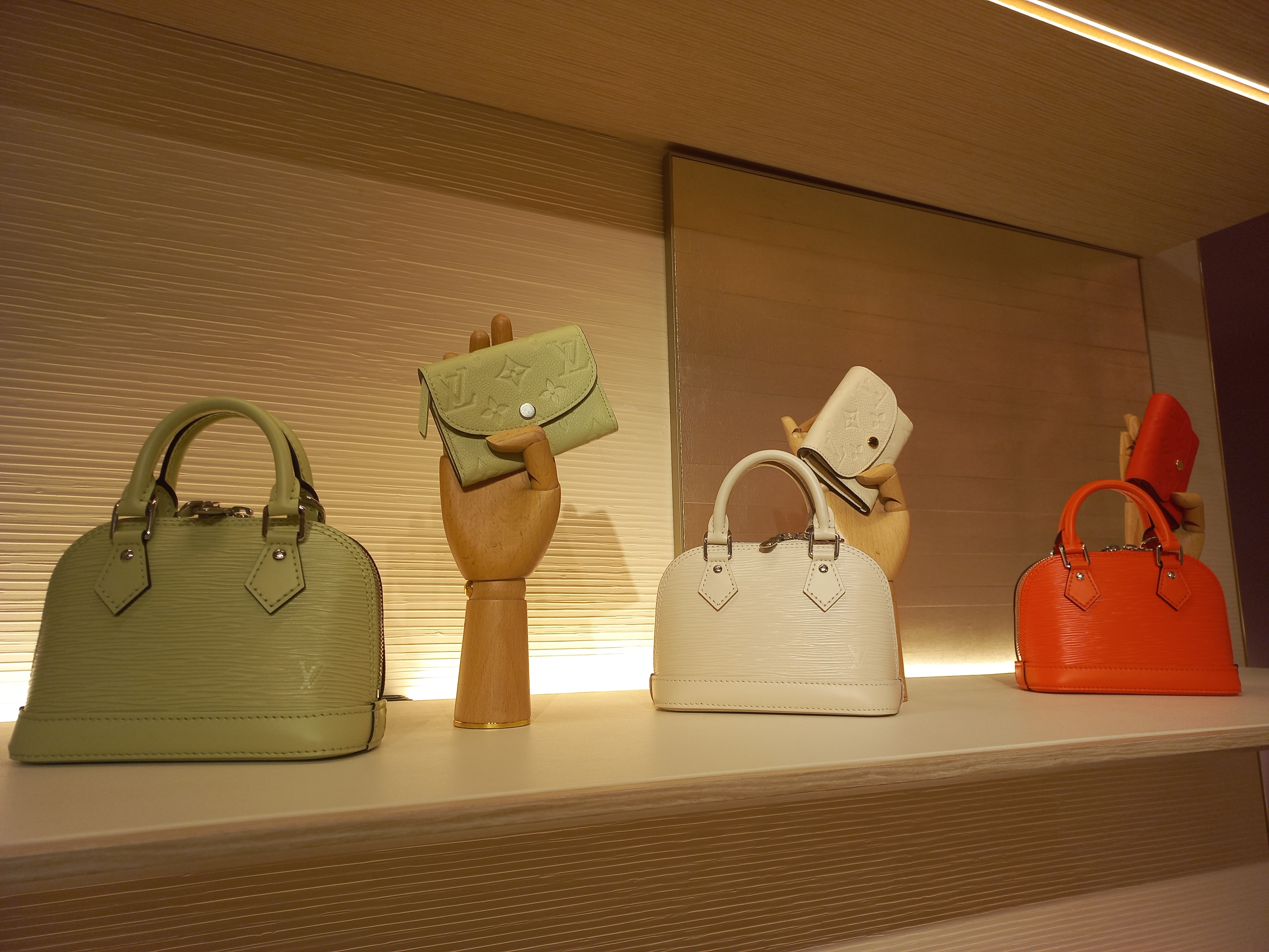 ☆LV☆直営店買付☆可愛い 2WAY MINI BAG Alma Nano☆