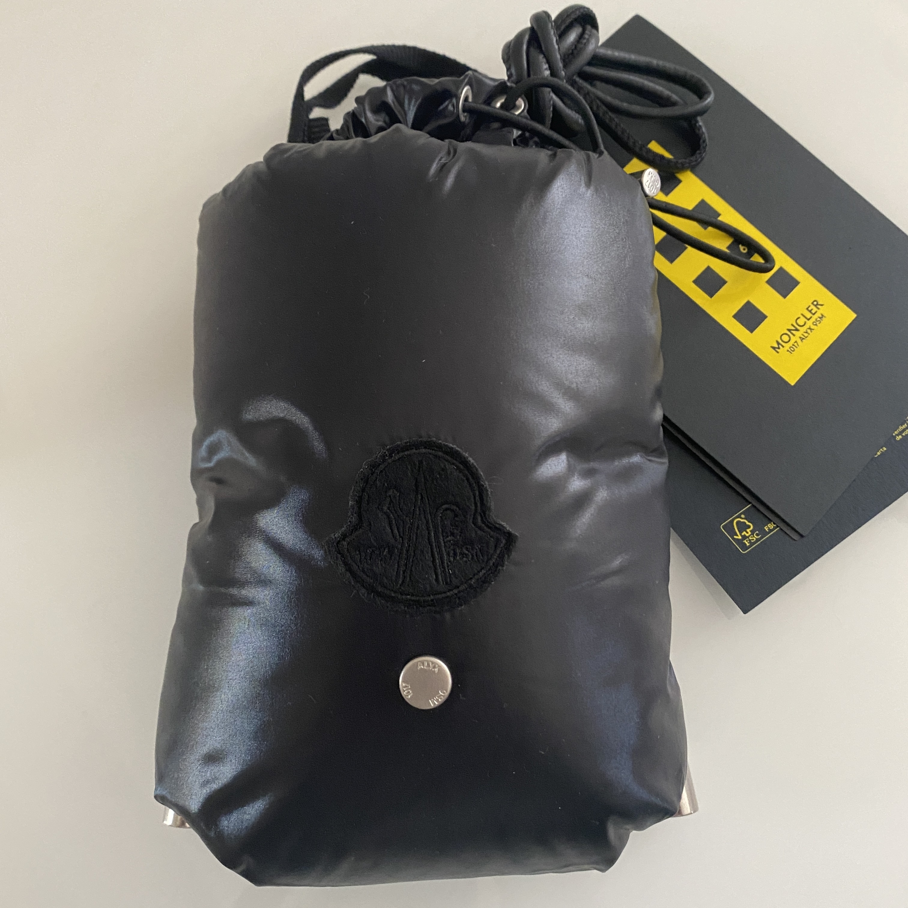 1点SALE!!【MONCLER】PHONE CASE☆スマホケース☆クロスボディ