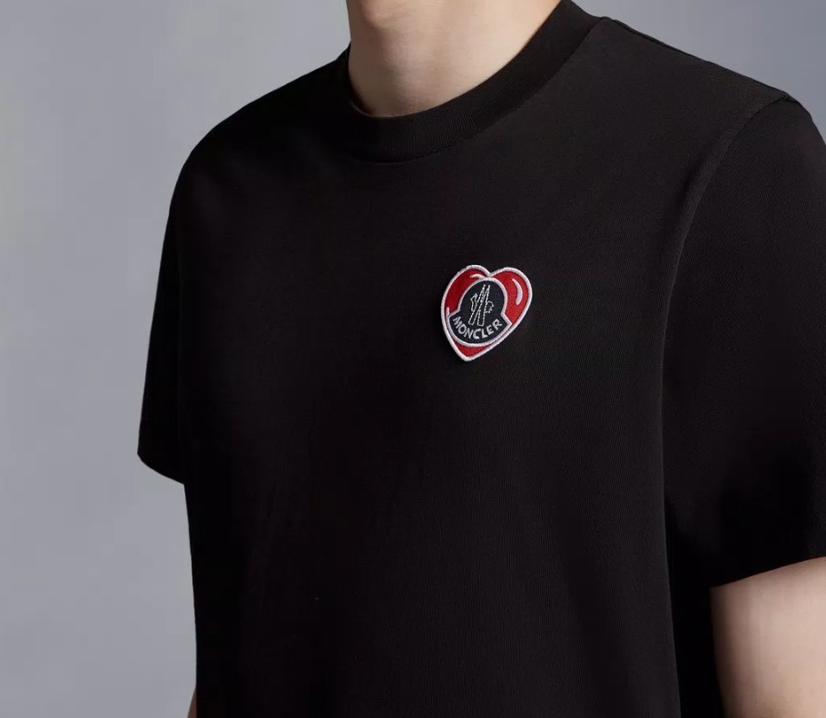 パリ直営店買付【MONCLER】ハートロゴ刺しゅうTシャツ☆3色 MONCLER 2023/24秋冬新作 ハートモチーフロゴパッチ付きTシャツ