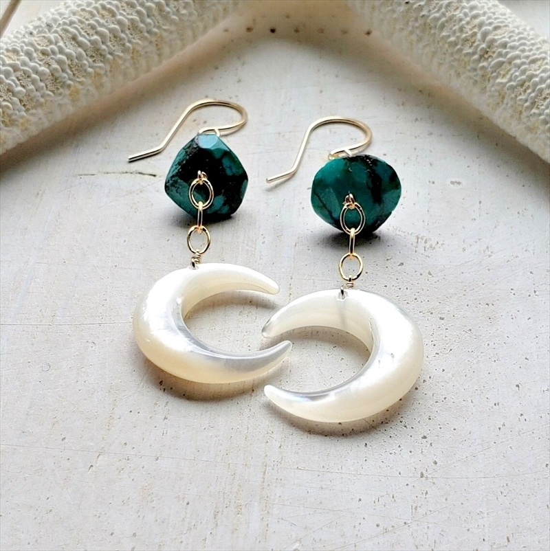 ターコイズ & マザーオブパール ピアス ハワイ BellaAnela ターコイズ & マザーオブパール ピアス ハワイ BellaAnela