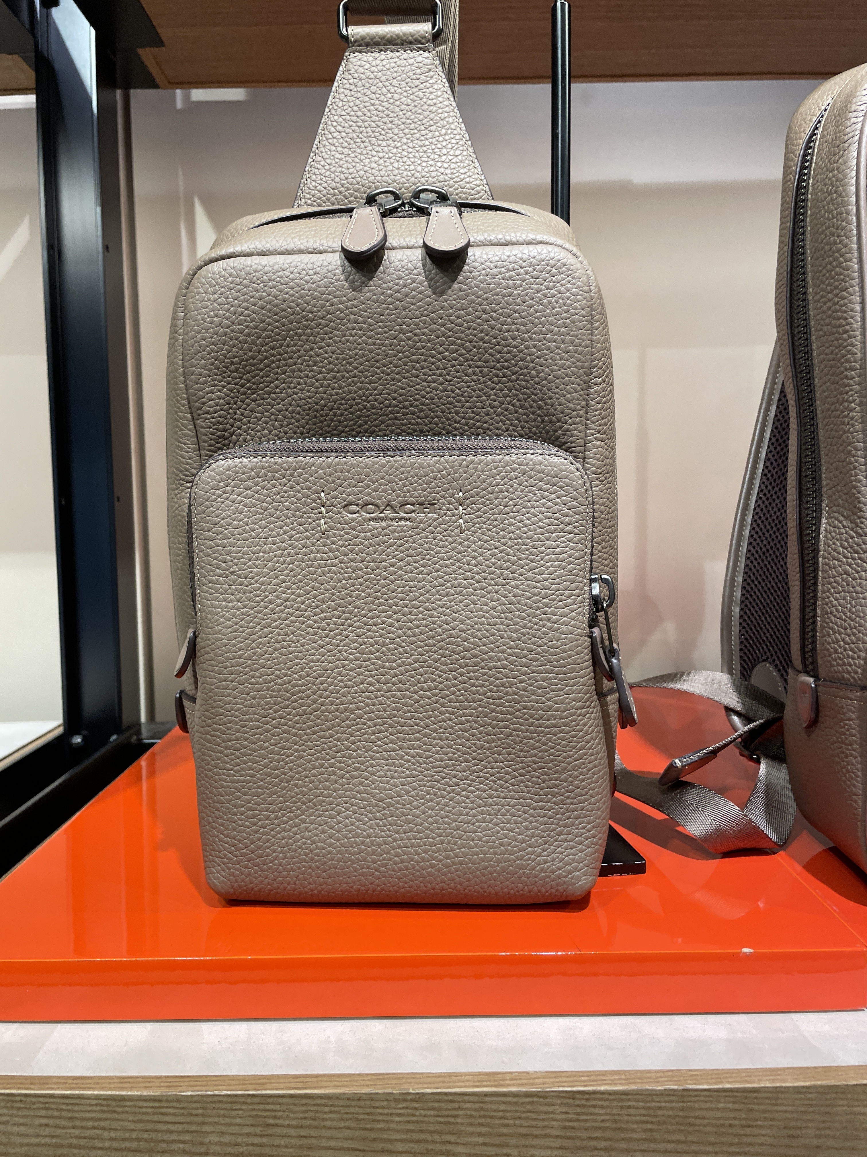 新品 coach Gotham Pack