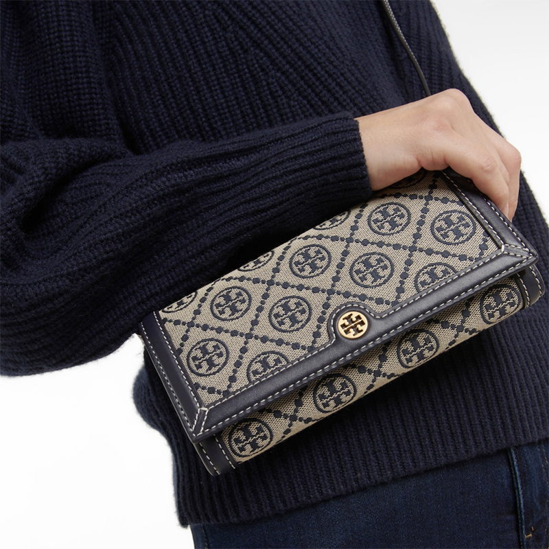 ★送関込み★Tory Burch T MONOGRAM 折りたたみ財布 楽天市場】TORY BURCH トリーバーチ 財布 T Monogram Bi-Fold
