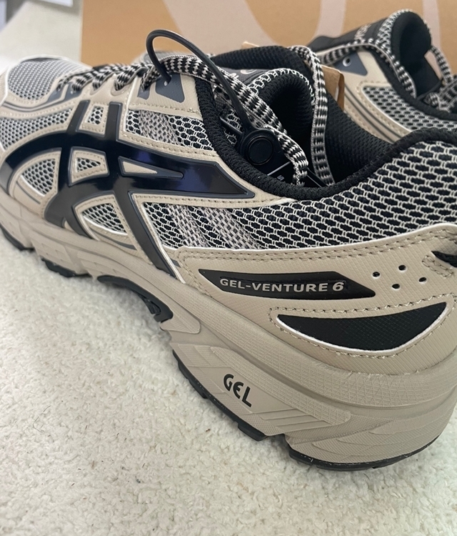★ASICS★Gel-Venture 6 Feather Grey Black★送料・関税込 人気☆ASICS☆ GEL-VENTURE 6 FEATHER GREY BLACK スニーカー