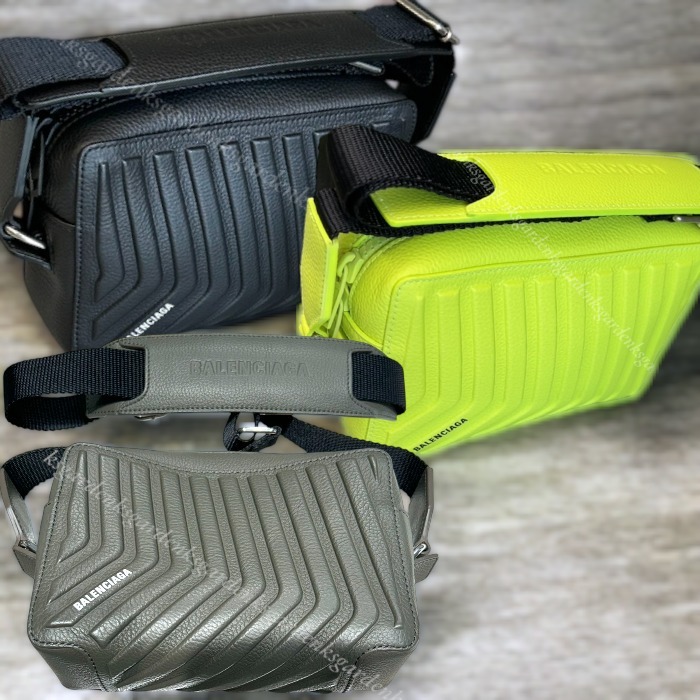 限定！すぐ届く！BALENCIAGA CAR CAMERAバッグ ショルダーバッグ