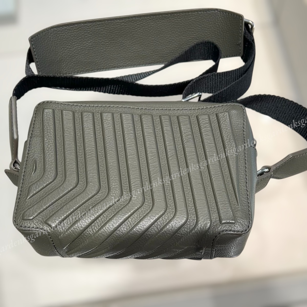 限定！すぐ届く！BALENCIAGA CAR CAMERAバッグ ショルダーバッグ