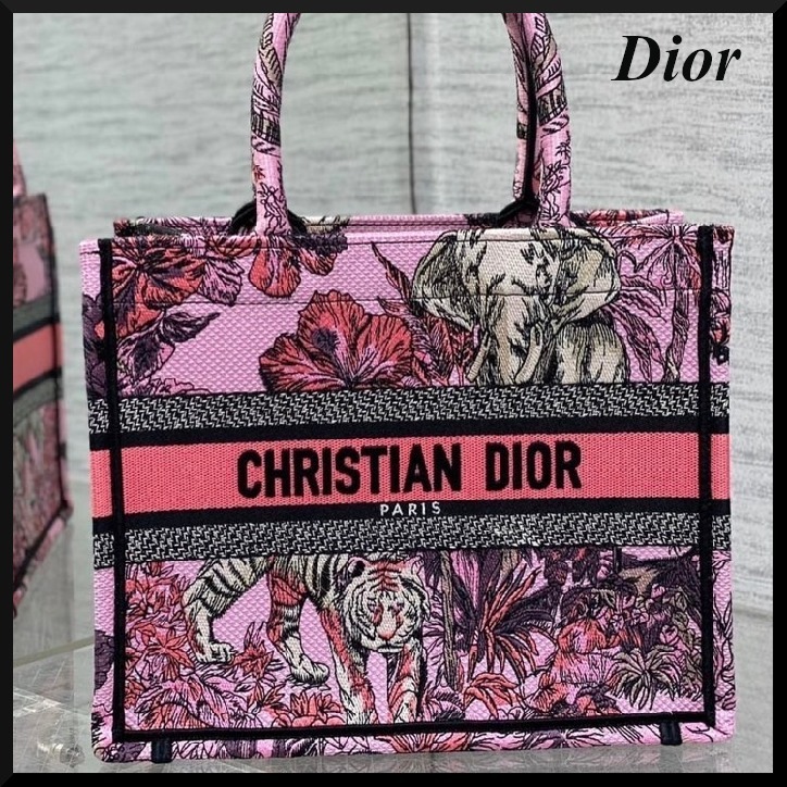 【話題の新作！！】DIOR BOOK TOTE バッグ ラージ Voyage 刺繍