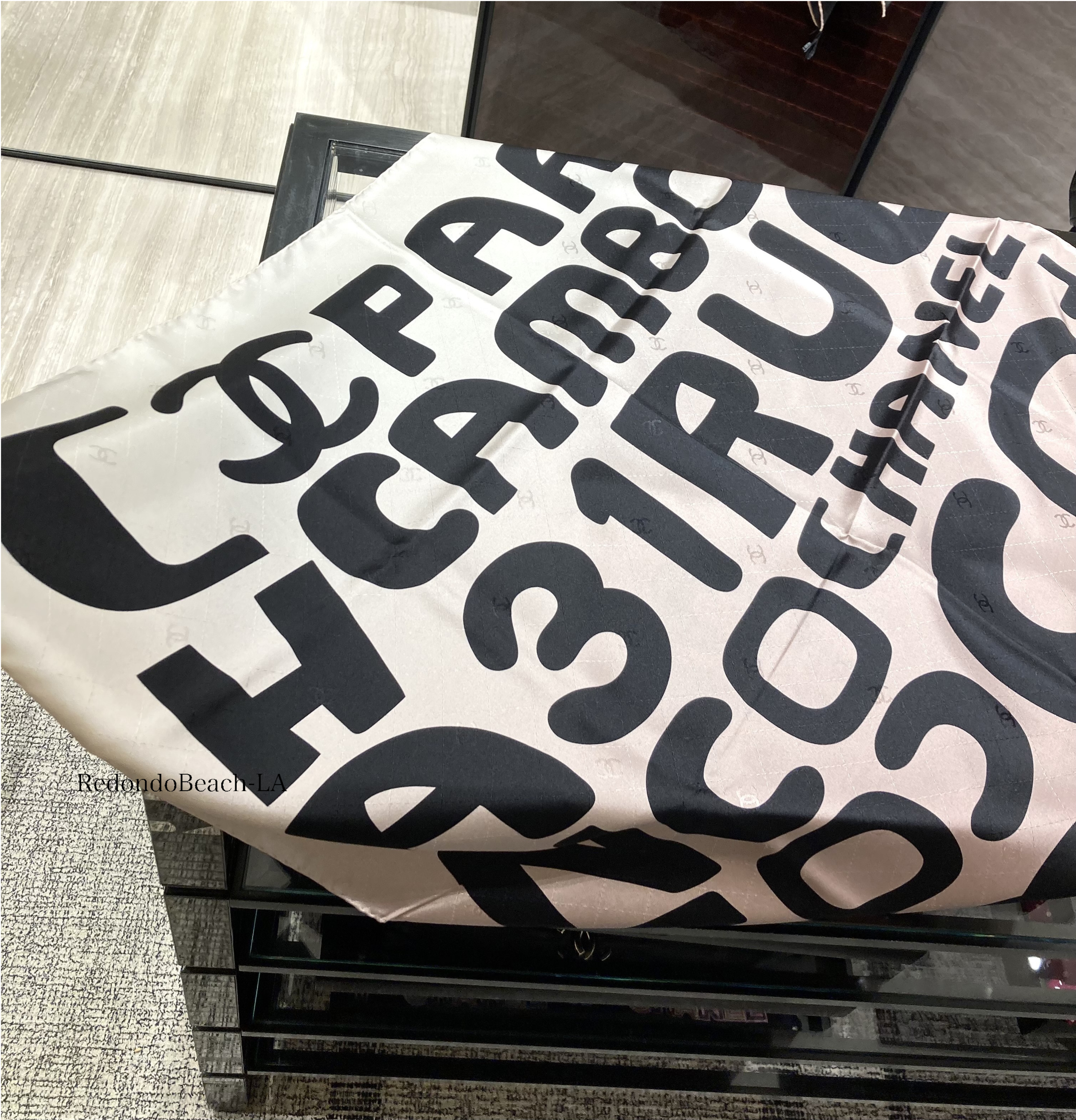 大人のモード系で攻める】CHANEL☆スカーフ☆数量限定品 (CHANEL