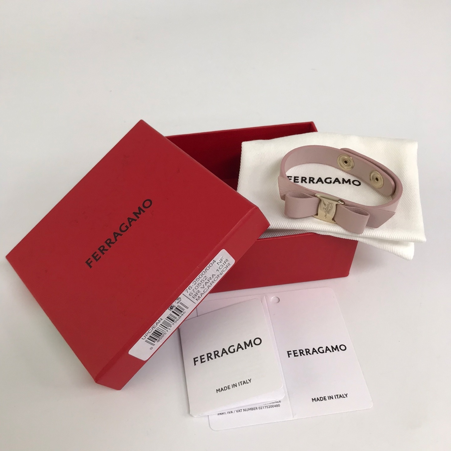 Ferragamo★ギフトにも大人気 ヴァラ ボウ ブレスレット