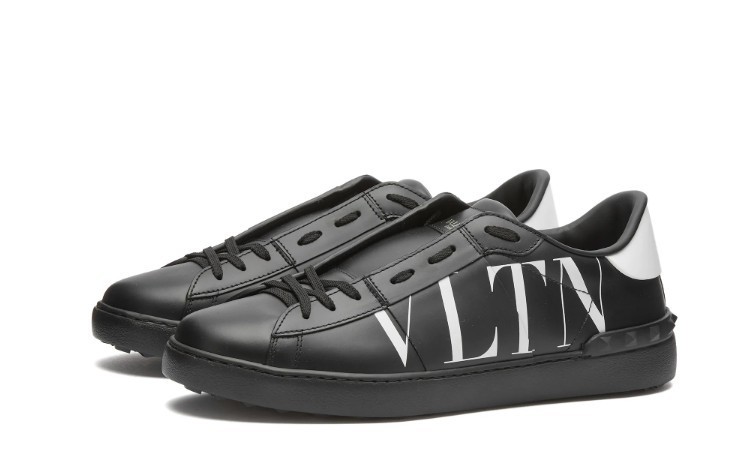 VALENTINO正規品/送料/関税込み VLTN SNEAKERS