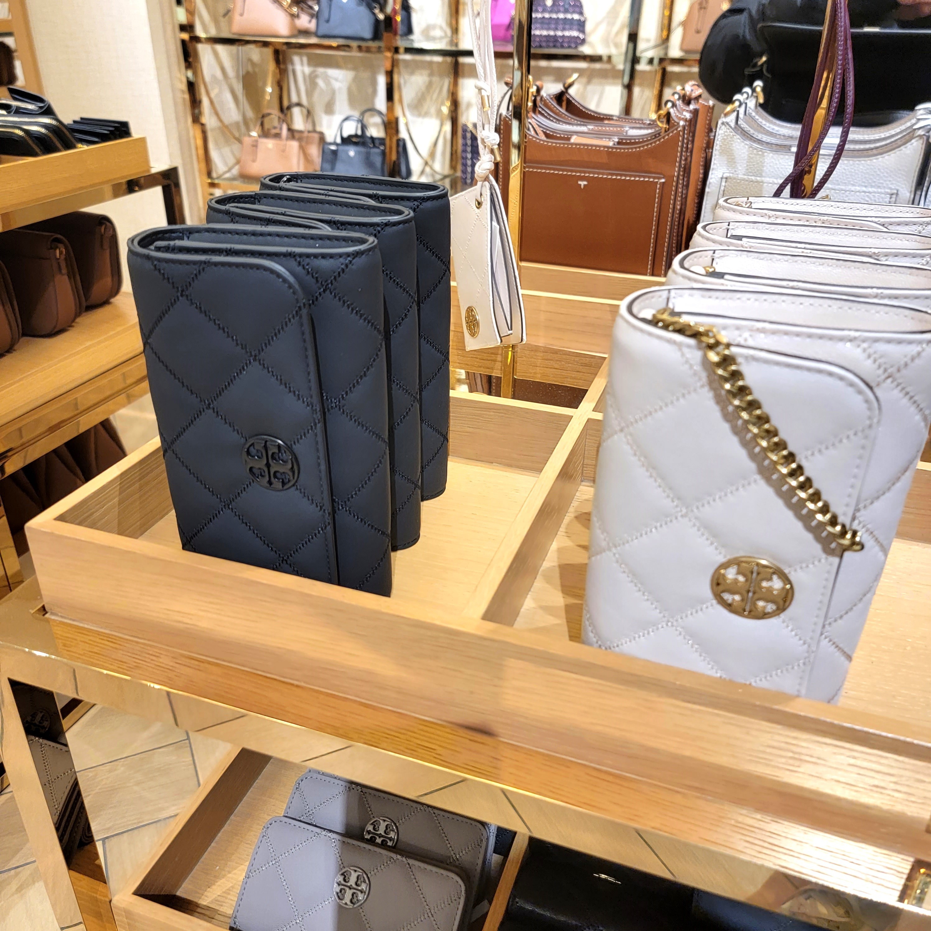 【 Tory Burch 】WILLA チェーン ウォレット お財布バッグ 送込! Tory Burch 】WILLA チェーン ウォレット お財布バッグ 送込