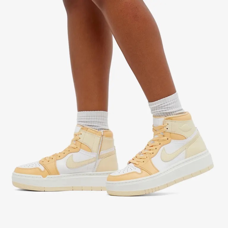 入手困難!Sale!追送込! Women's Air Jordan 1 Elevate High