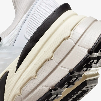 《☆超人気☆》☆NIKE☆V2K RUN☆Silver