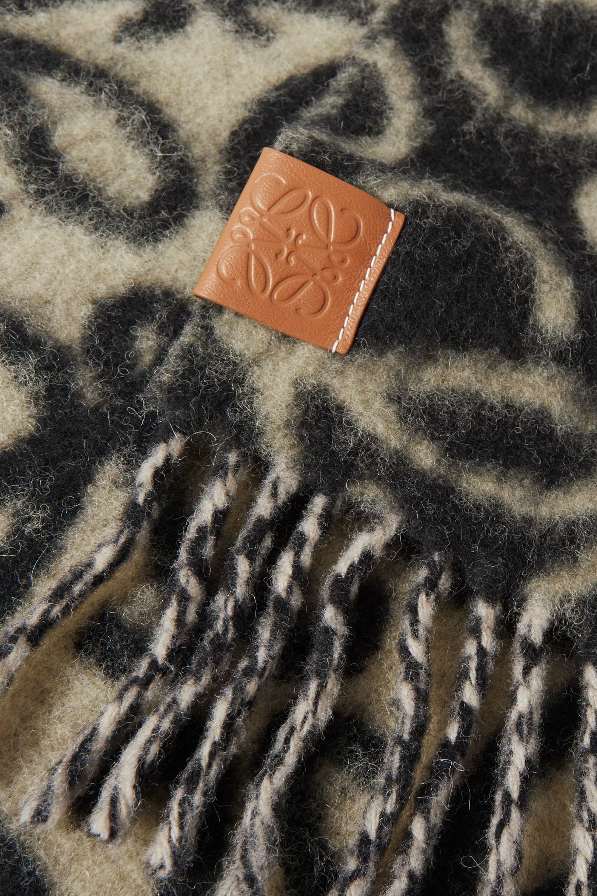 LOEWE【関税込み】アナグラム ジャカードニット スカーフ LOEWE【関税込み】アナグラム ジャカードニット スカーフ (LOEWE