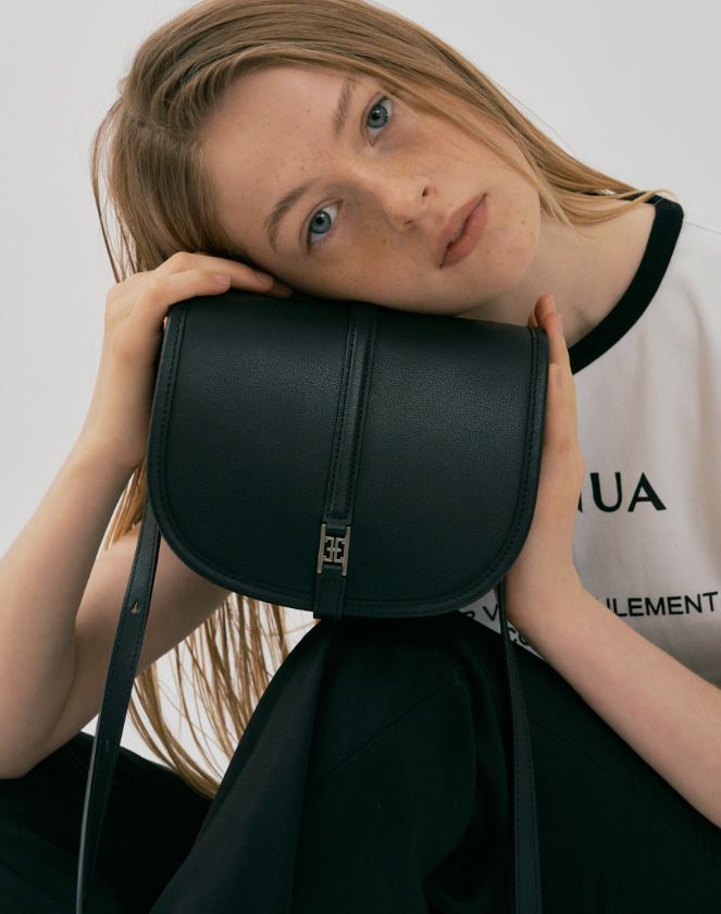 ショルダーバッグ・ポシェット FOLNUA Classic Logo Post Bag BKS1064 ○FOLNUA○CLASSIC LOGO BIG CHAIN BAG ショルダーバッグ 韓国発