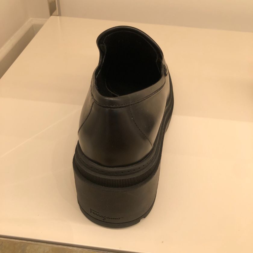 6万取引突破★UPS速達便利用！【FERRAGAMO】COLLYET サンダル 6万取引突破☆UPS速達便利用【GUCCI☆グッチ】MIAMI_サンダル