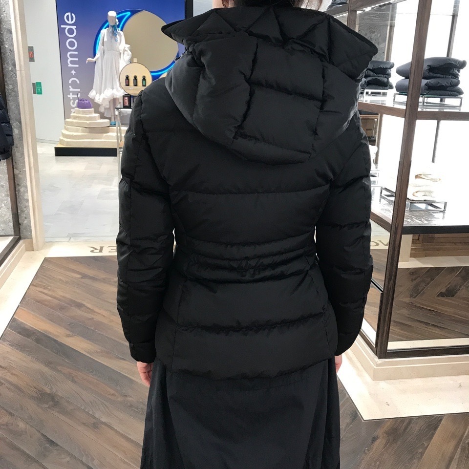パリ直営店買付【MONCLER】Avoce 美しいシルエット パリ直営店買付【MONCLER】Avoce 美しいシルエット