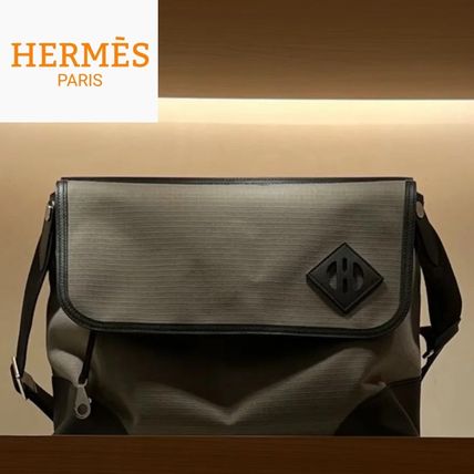 【HERMES 】使い勝手抜群！メッセンジャーバッグ　カーキ
