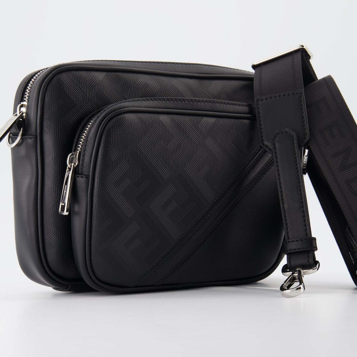 国内発送★FENDI★Shadow Diagonal ショルダーバック 国内発送☆FENDI☆Shadow Diagonal ショルダーバック