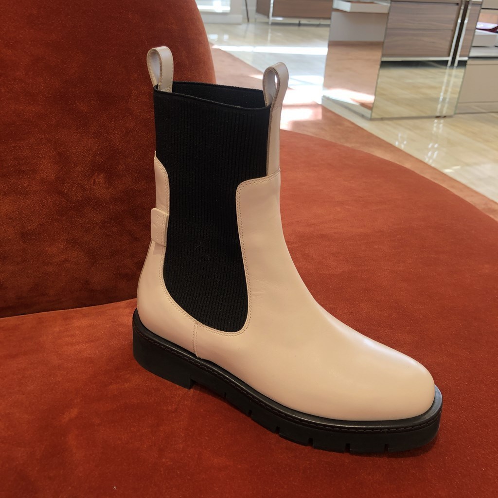 6万取引突破☆UPS速達便利用！【FERRAGAMO】01D515_ブーツ