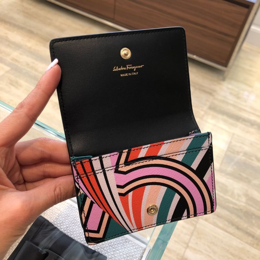 6万取引突破★UPS速達便利用！【FERRAGAMO】220371_カードケース 6万取引突破☆UPS速達便利用！【FERRAGAMO】220371_カードケース