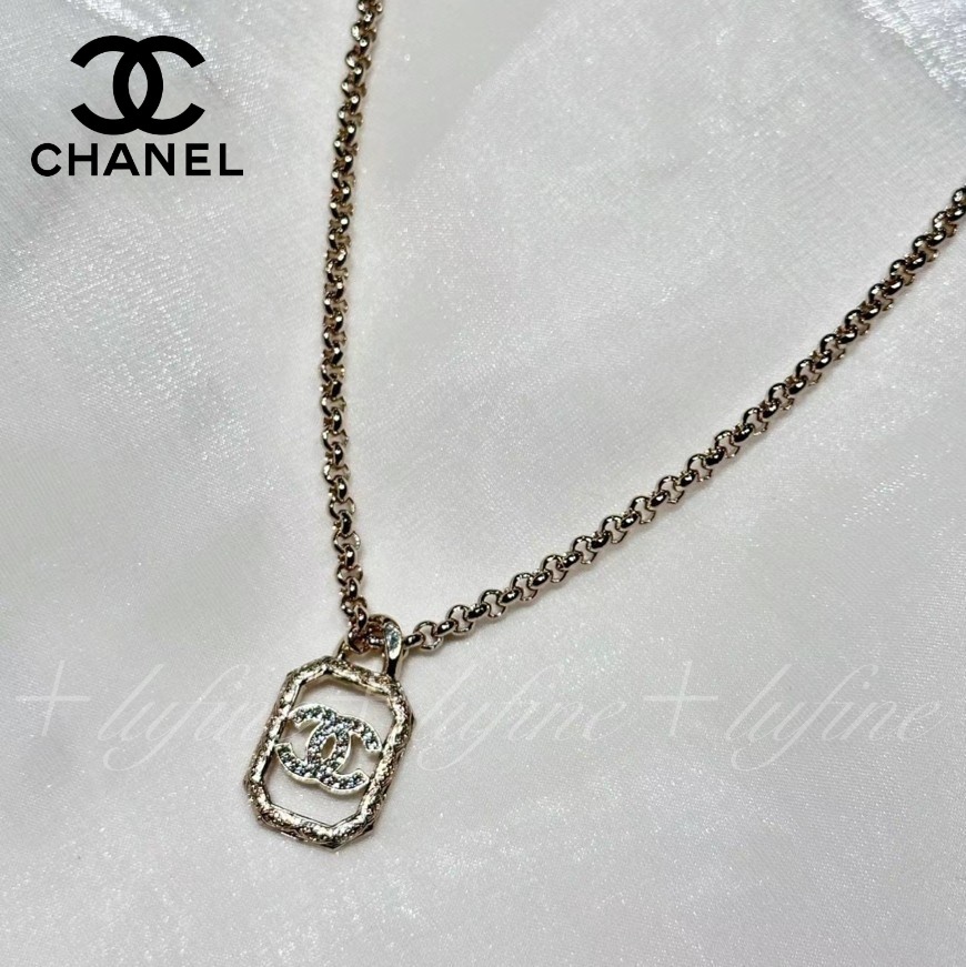 シンプルでも存在感抜群♪】CHANEL ロゴ ネックレス ゴールド