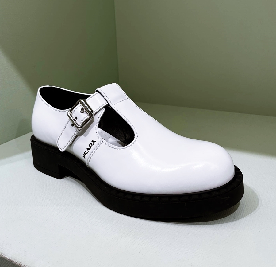 PRADA パープルレザー メリージェーンシューズ