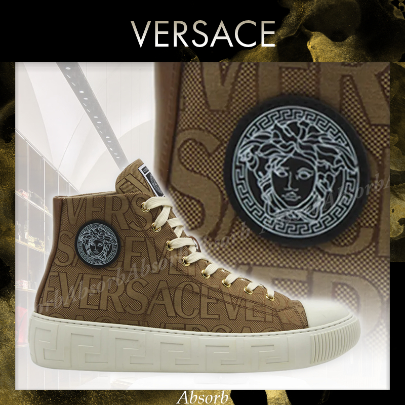 【23AW NEW】VERSACE_men/ Allover Greca ハイトップスニーカー