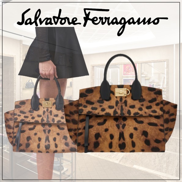 [Salvatore Ferragamo] フェラガモ スタジオ ソフトバッグ (M)