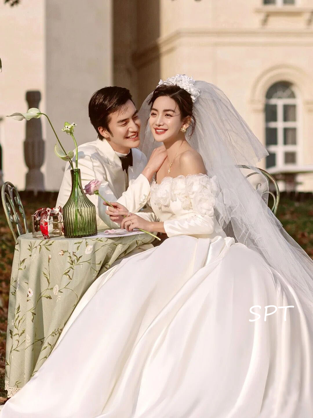 サテンオフショルダーウェディングドレス結婚式エレガント サテンオフショルダーウェディングドレスエレガント