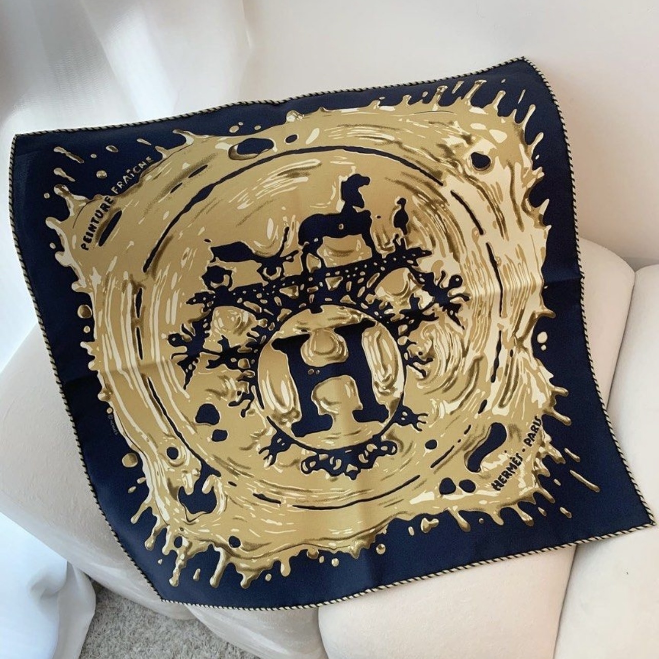 エルメス 45x45 ガヴロッシュ Peinture Fraiche scarf