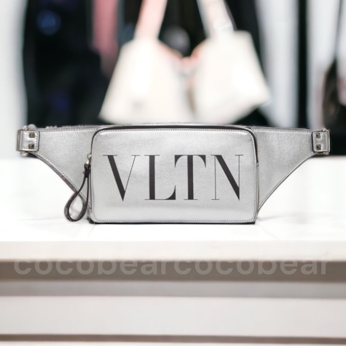 ☆Valentino☆セール！VLTN カーフスキン レザー ベルトバッグ