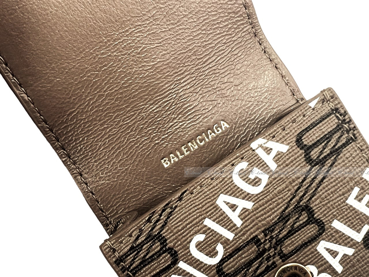 最短翌日着・関税送料込】 BALENCIAGA AIRPODS ホルダー case