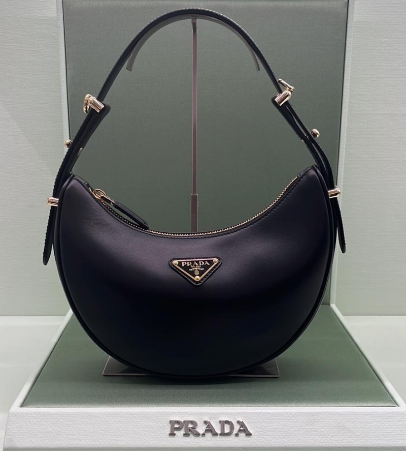 【大注目】PRADA◆アーケ レザー ショルダーバッグ ストラップ付