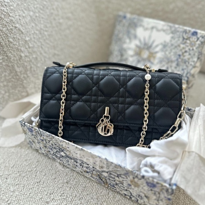 【Dior】《Miss Dior》カナージュ ラムスキン ミニバッグ