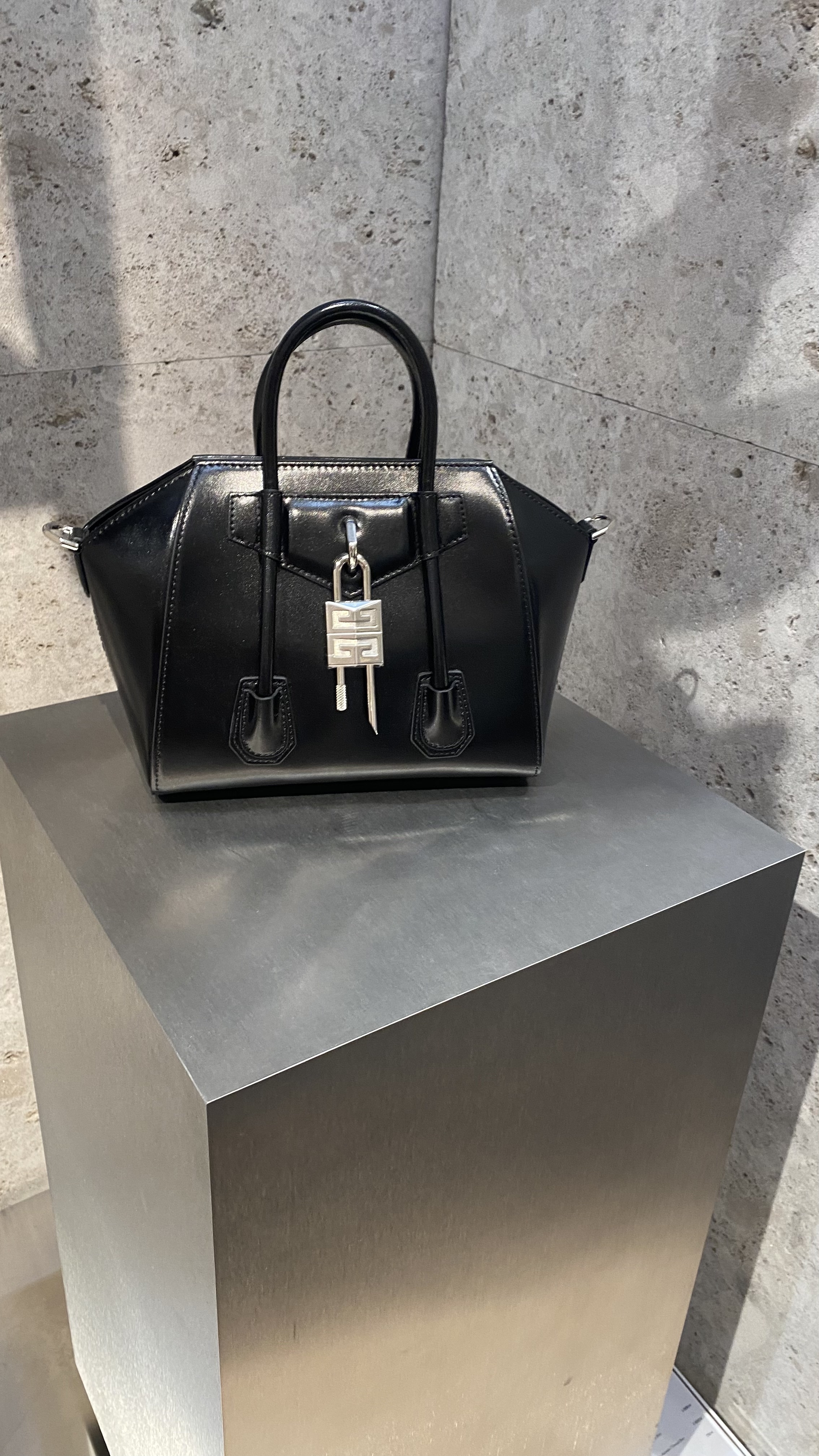 GIVENCHY☆アンティゴナロックバッグミニ_パリ発