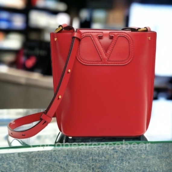☆Valentino☆セール！VLOGO FILL ME レザー ショルダーバッグ