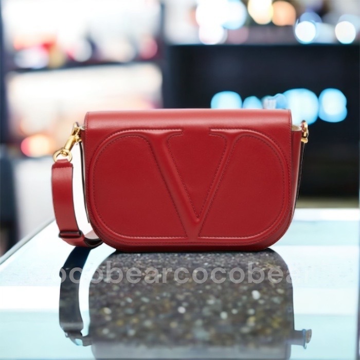 ☆Valentino☆セール！VLOGO WALK レザー ショルダーバッグ