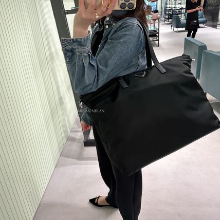 PRADA■【セール】国内発■トライアングル ストライプバッグ 関税負担なし♪PRADA トライアングル レザーショルダーバッグ