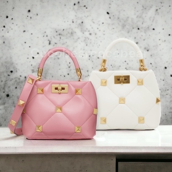 ☆Valentino☆セール！ローマンスタッズ ナッパ スモール バッグ
