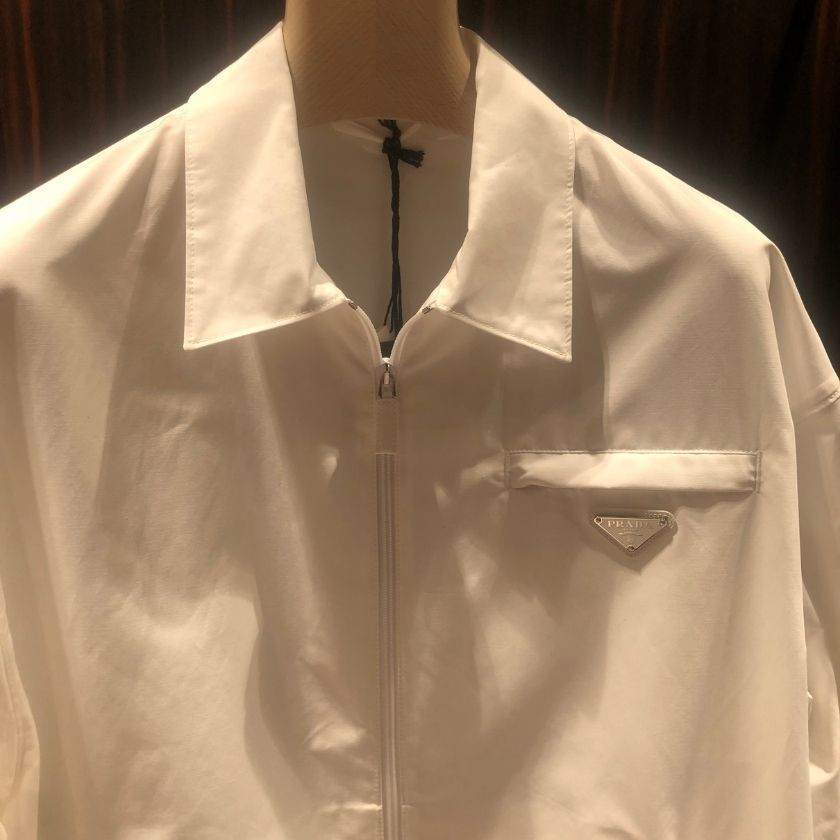 6万取引突破★UPS速達便利用【PRADA】34641 1109_コットンシャツ 6万取引突破☆UPS速達便利用！【PRADA】UJN880 コットンT-シャツ