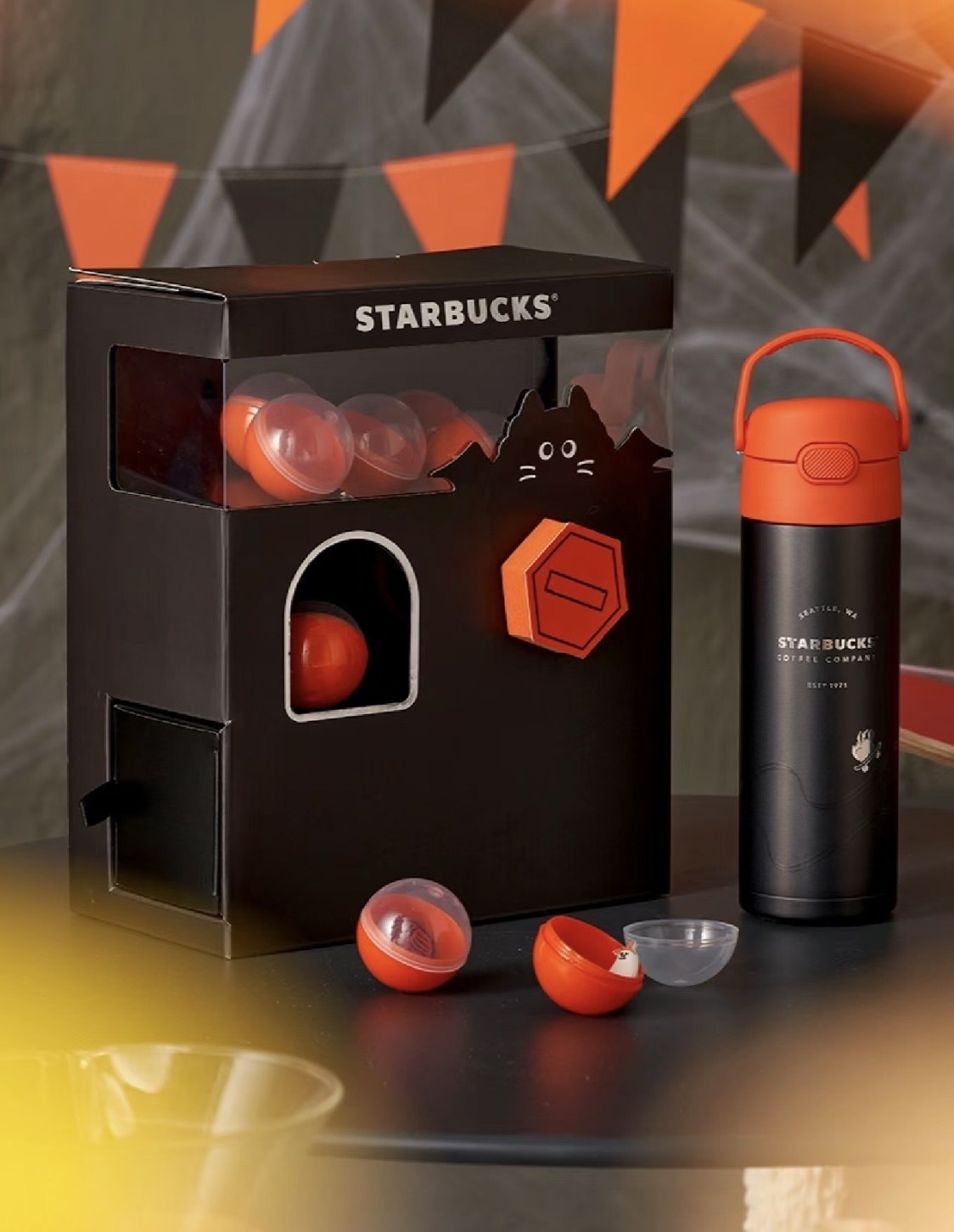 スターバックス海外 ハロウイン ガチャガチャマシン付きボトル