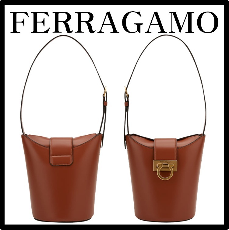 ★関税込★Ferragamo★レディーストリポリオ ショルダーバッグ