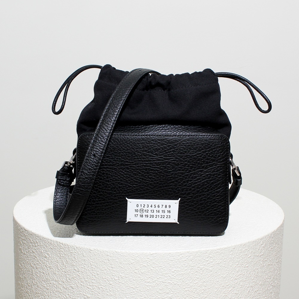 ★MAISON MARGIELA 5AC CAMERA BAG MEDIUM クロスボディーバッグ
